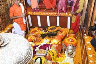 Photo of राष्ट्रपति ने लेटे हनुमान मंदिर जाकर टेका मत्था