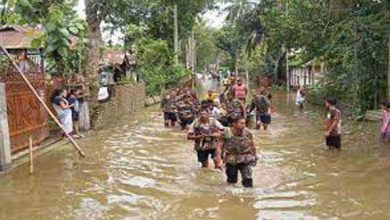 Photo of असम में बाढ़ का कहर जारी, मरने वालों की संख्या बढ़कर हुई इतनी