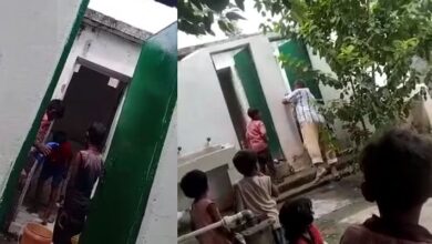 Photo of यूपी के इस जिले में स्कूल में बच्चों से शौचालय साफ कराने के मामले में जांच के आदेश