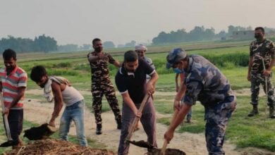 Photo of सीमा सुरक्षा बल के जवान सफाई अभियान  में जुटे, लोगों को कर रहे जागरूक