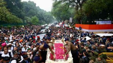 Photo of कांग्रेस मुख्यालय में डॉ मनमोहन सिंह के अंतिम दर्शन को उमड़ा जनसैलाब